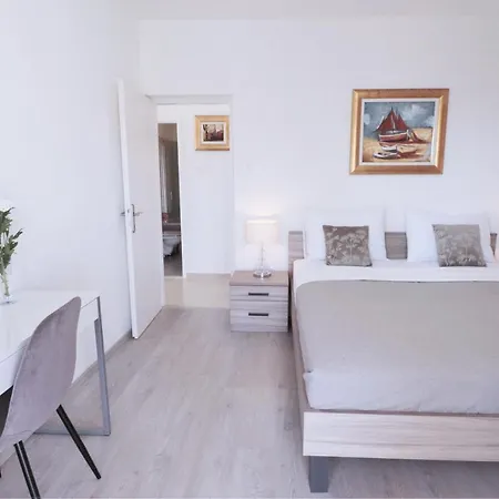 Villa Mendula Trogir - Luxury Villa By The Beach - Heated Pool - Lush Green Garden