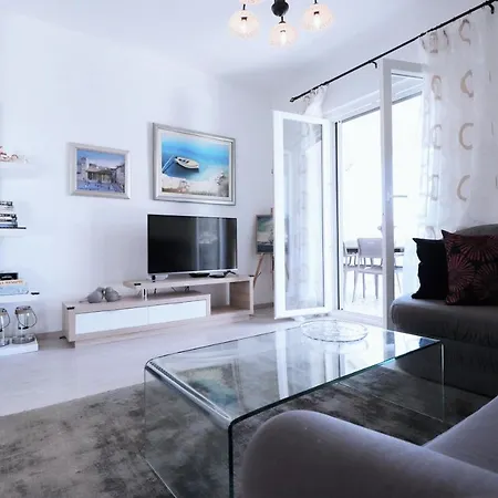 Villa Mendula Trogir - Luxury Villa By The Beach - Heated Pool - Lush Green Garden *