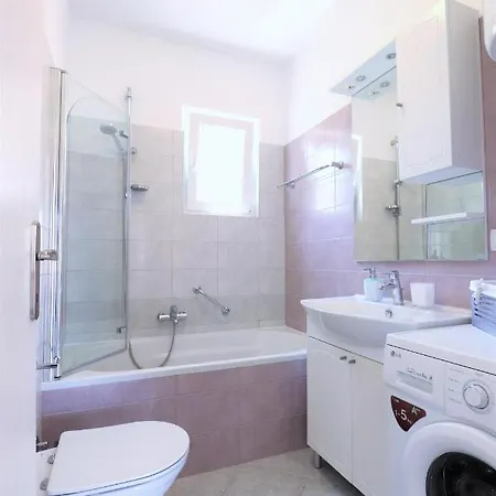 Vila Villa Mendula Trogir - Luxury Villa By The Beach - Heated Pool - Lush Green Garden Trogir