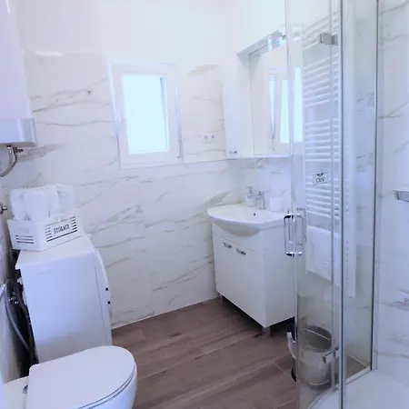 Mendula - Luxury By The - Heated Pool - Lush Garden