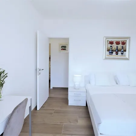Villa Mendula Trogir - Luxury Villa By The Beach - Heated Pool - Lush Green Garden *