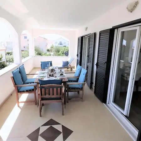 Villa Mendula - Luxury By The - Heated Pool - Lush Garden Traù