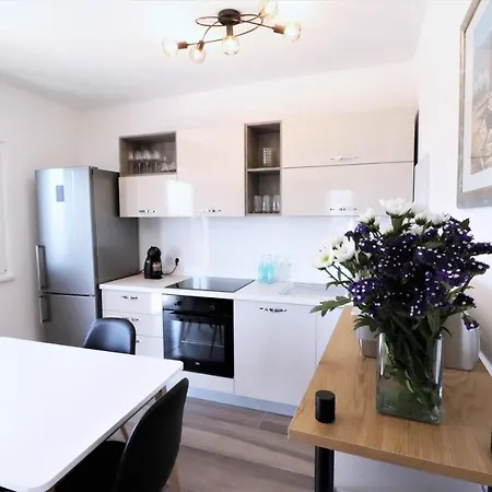 Vila Villa Mendula Trogir - Luxury Villa By The Beach - Heated Pool - Lush Green Garden *