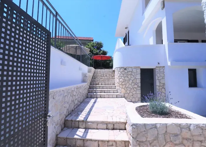 Villa Villa Mendula Trogir - Luxury Villa By The Beach - Heated Pool - Lush Green Garden *