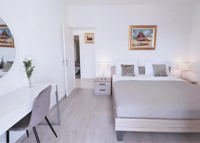 Villa Mendula Trogir - Luxury Villa By The Beach - Heated Pool - Lush Green Garden