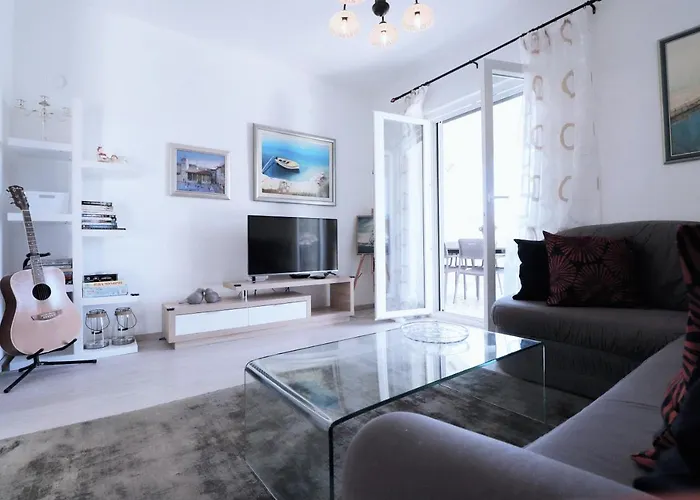 Villa Mendula Trogir - Luxury Villa By The Beach - Heated Pool - Lush Green Garden *
