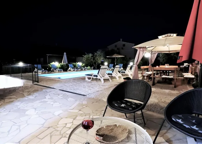 Villa Mendula Trogir - Luxury Villa By The Beach - Heated Pool - Lush Green Garden * Trogir
