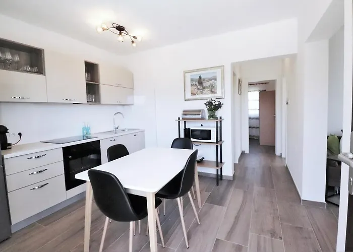 Villa Mendula Trogir - Luxury Villa By The Beach - Heated Pool - Lush Green Garden * Trogir