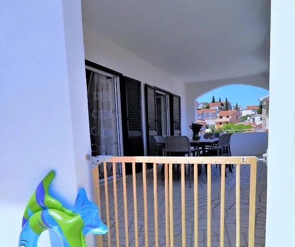 Villa Mendula Trogir - Luxury Villa By The Beach - Heated Pool - Lush Green Garden Trogir
