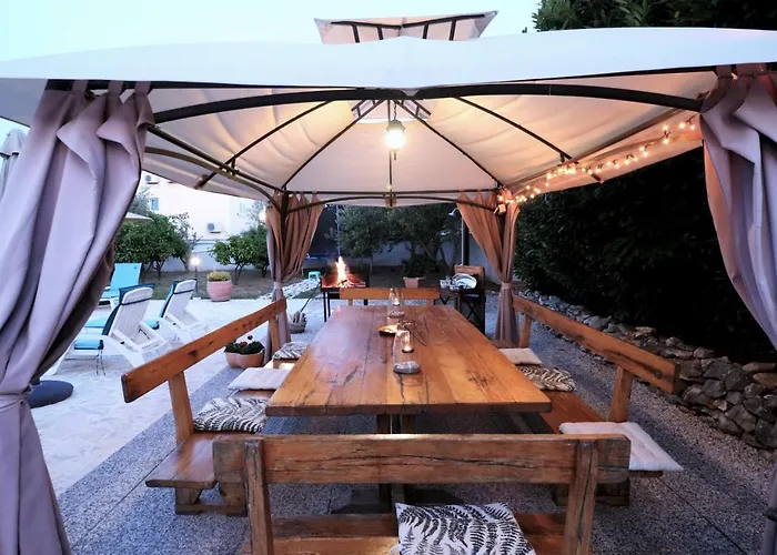 Villa Mendula Trogir - Luxury Villa By The Beach - Heated Pool - Lush Green Garden Villa