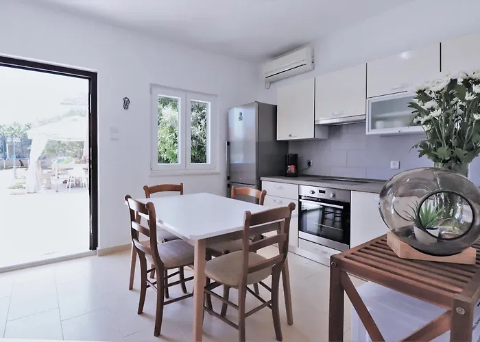 Villa Villa Mendula Trogir - Luxury Villa By The Beach - Heated Pool - Lush Green Garden