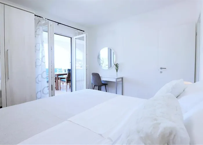 Villa Villa Mendula Trogir - Luxury Villa By The Beach - Heated Pool - Lush Green Garden *