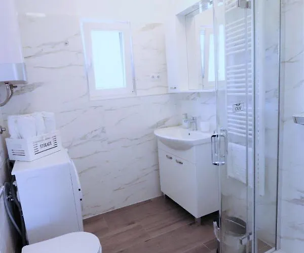 Villa Mendula Trogir - Luxury Villa By The Beach - Heated Pool - Lush Green Garden