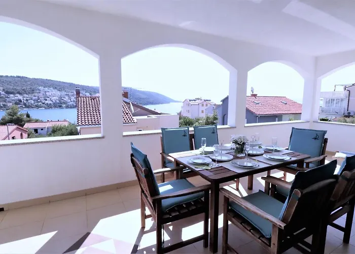Villa Villa Mendula Trogir - Luxury Villa By The Beach - Heated Pool - Lush Green Garden Trogir