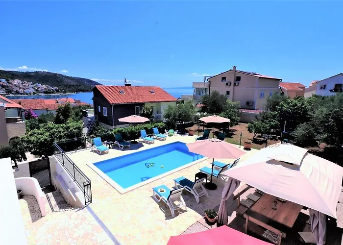 Villa Mendula Trogir - Luxury Villa By The Beach - Heated Pool - Lush Green Garden Villa