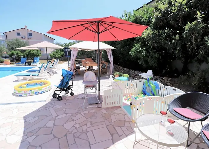 Villa Mendula Trogir - Luxury Villa By The Beach - Heated Pool - Lush Green Garden Trogir