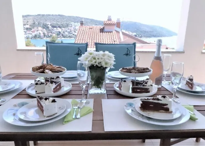 Вілла Mendula - Luxury By The - Heated Pool - Lush Garden Трогір