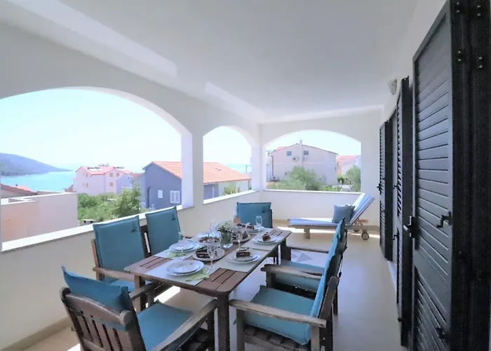 Villa Mendula Trogir - Luxury Villa By The Beach - Heated Pool - Lush Green Garden *