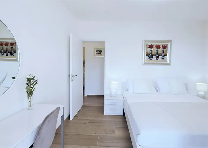 Villa Mendula Trogir - Luxury Villa By The Beach - Heated Pool - Lush Green Garden *