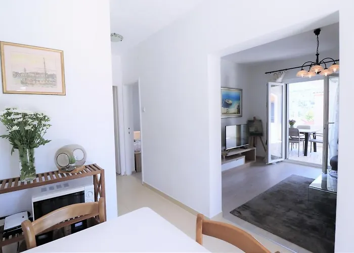 Villa Villa Mendula Trogir - Luxury Villa By The Beach - Heated Pool - Lush Green Garden *