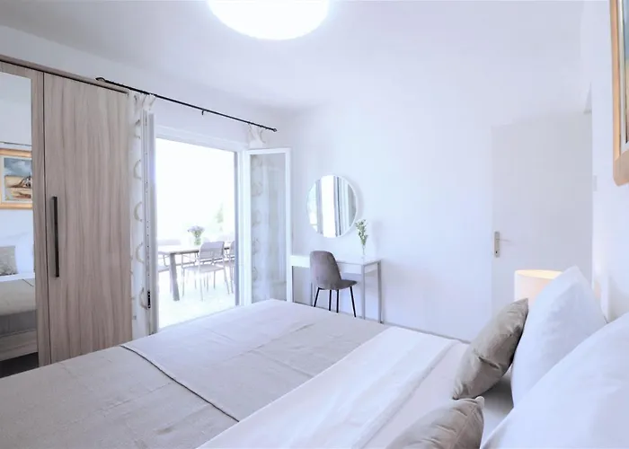 Villa Mendula Trogir - Luxury Villa By The Beach - Heated Pool - Lush Green Garden Villa *