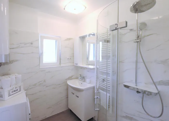 Villa Mendula Trogir - Luxury Villa By The Beach - Heated Pool - Lush Green Garden Trogir