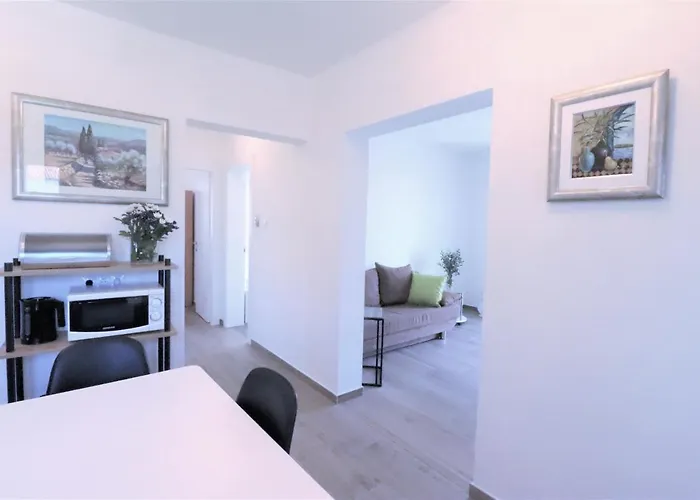 Villa Mendula Trogir - Luxury Villa By The Beach - Heated Pool - Lush Green Garden Trogir