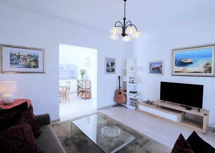 Villa Mendula Trogir - Luxury Villa By The Beach - Heated Pool - Lush Green Garden