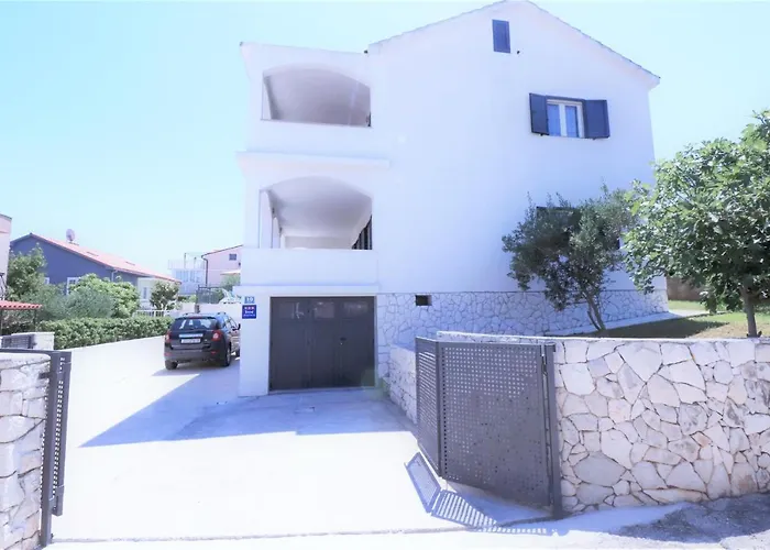 Villa Mendula Trogir - Luxury Villa By The Beach - Heated Pool - Lush Green Garden * Trogir
