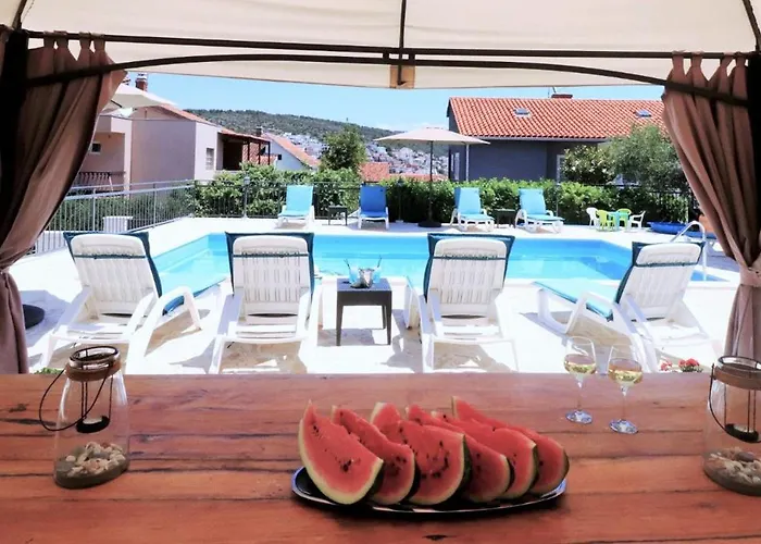 Villa Villa Mendula Trogir - Luxury Villa By The Beach - Heated Pool - Lush Green Garden