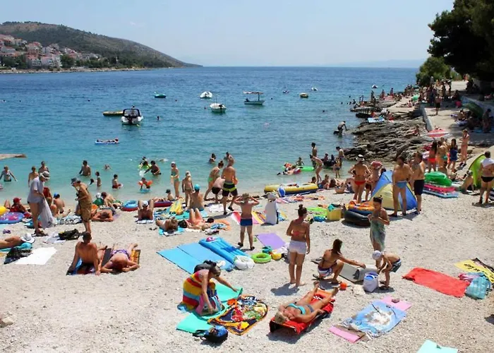 Villa Mendula Trogir - Luxury Villa By The Beach - Heated Pool - Lush Green Garden