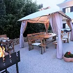 Villa Mendula Trogir - Luxury Villa By The Beach - Heated Pool - Lush Green Garden * Trogir