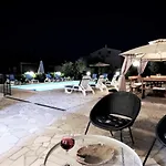 Villa Mendula Trogir - Luxury Villa By The Beach - Heated Pool - Lush Green Garden * Trogir