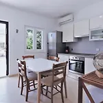 Villa Villa Mendula Trogir - Luxury Villa By The Beach - Heated Pool - Lush Green Garden