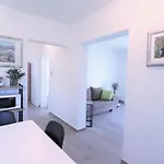 Villa Mendula Trogir - Luxury Villa By The Beach - Heated Pool - Lush Green Garden Trogir