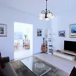 Villa Mendula Trogir - Luxury Villa By The Beach - Heated Pool - Lush Green Garden
