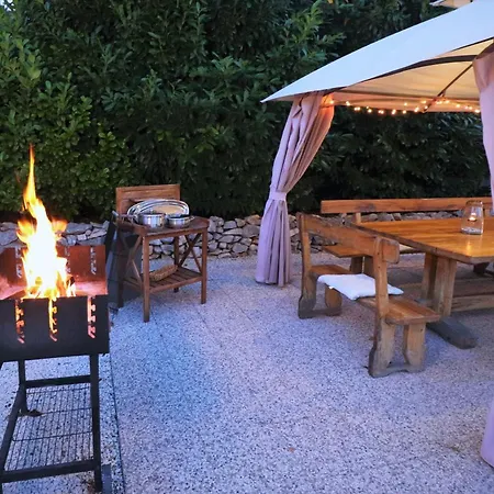 Mendula - Luxury By The - Heated Pool - Lush Garden Vila *