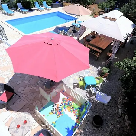 Mendula - Luxury By The - Heated Pool - Lush Garden Vila