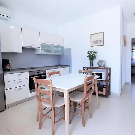 Mendula - Luxury By The - Heated Pool - Lush Garden Трогир