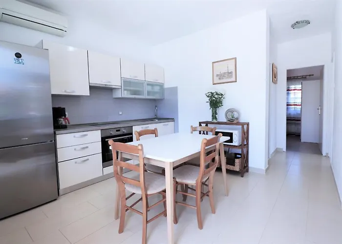 Mendula - Luxury By The - Heated Pool - Lush Garden Трогир