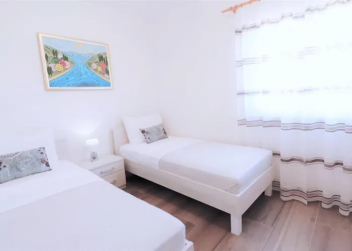 Βίλα Mendula - Luxury By The - Heated Pool - Lush Garden Τρογκίρ