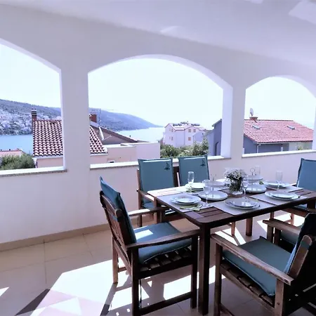 Willa Mendula - Luxury By The - Heated Pool - Organic Garden Trogir