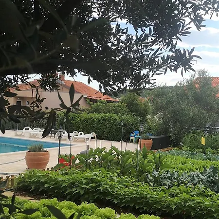 Mendula - Luxury By The - Heated Pool - Organic Garden *
