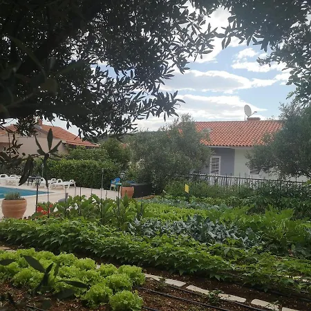 Mendula - Luxury By The - Heated Pool - Organic Garden Willa *